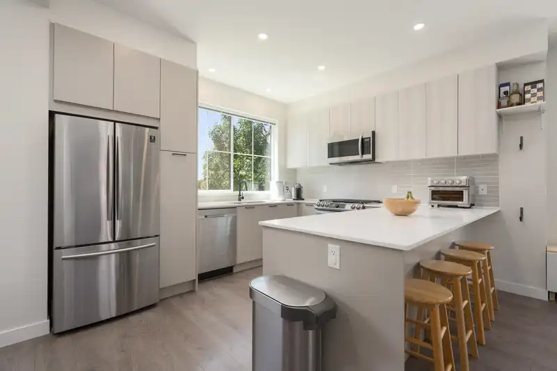 82 488 FURNESS STREET - photo 2 of 30
