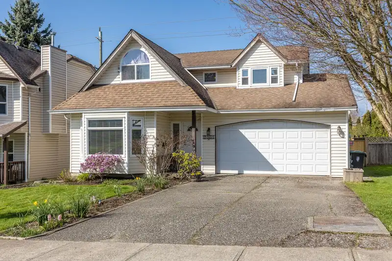 21551 95 AVENUE - photo 1 of 34
