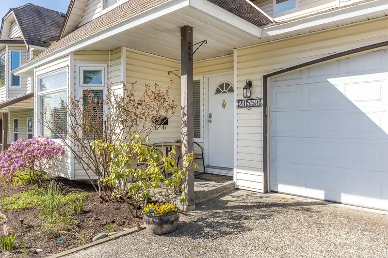 21551 95 AVENUE - photo 3 of 34