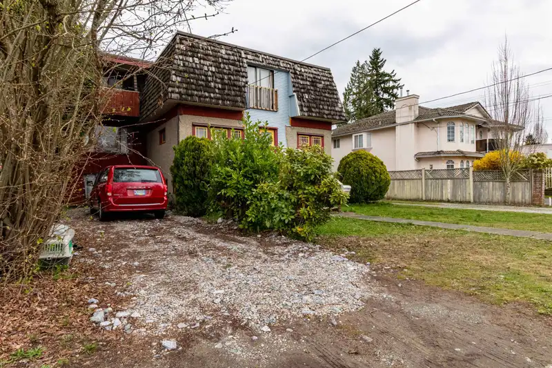 4939 SIDLEY STREET - photo 3 of 7