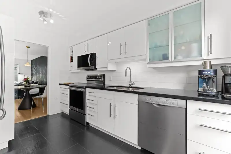 1286 W 7TH AVENUE - photo 4 of 39