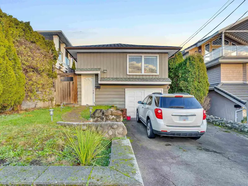 852 STEVENS STREET - photo 1 of 31