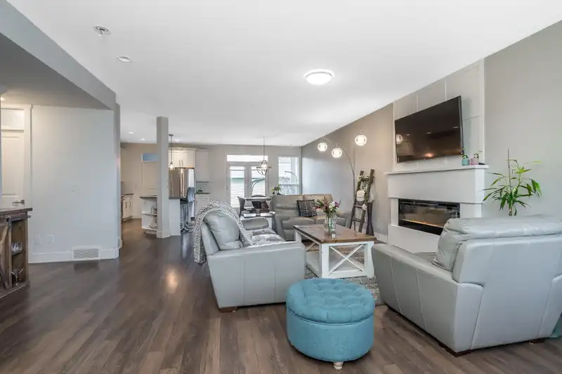 27075 35A AVENUE - photo 4 of 30
