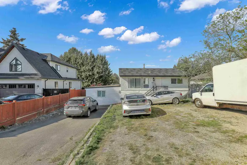 12841 98 AVENUE - photo 3 of 30