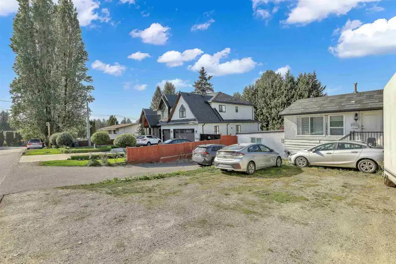 12841 98 AVENUE - photo 4 of 30