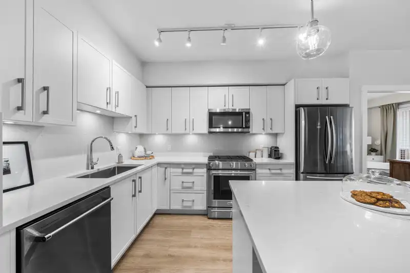 304 22136 49 AVENUE - photo 3 of 37
