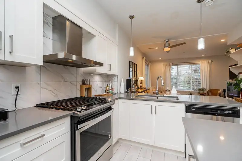 36 21150 76A AVENUE - photo 4 of 40