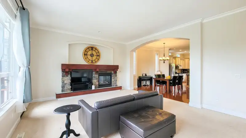 11382 154A STREET - photo 2 of 40