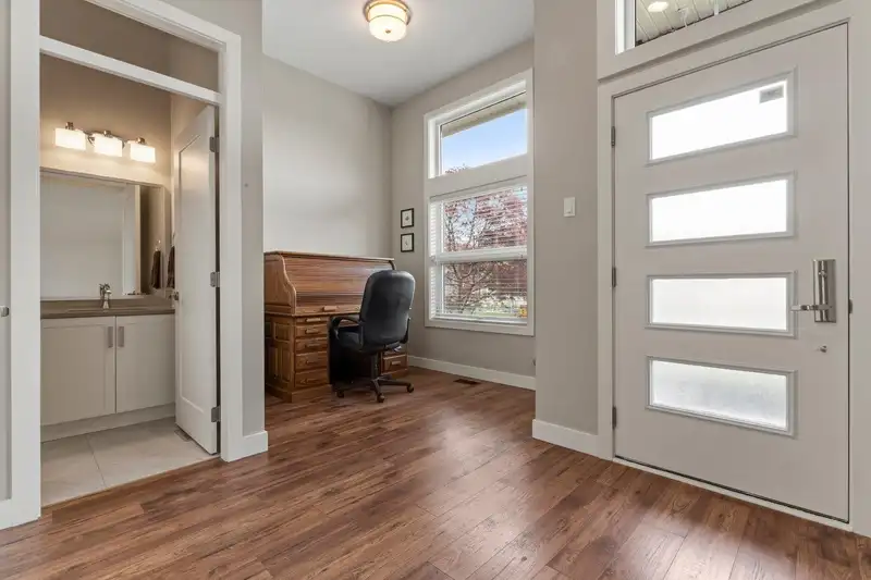 60 46110 THOMAS ROAD - photo 4 of 40