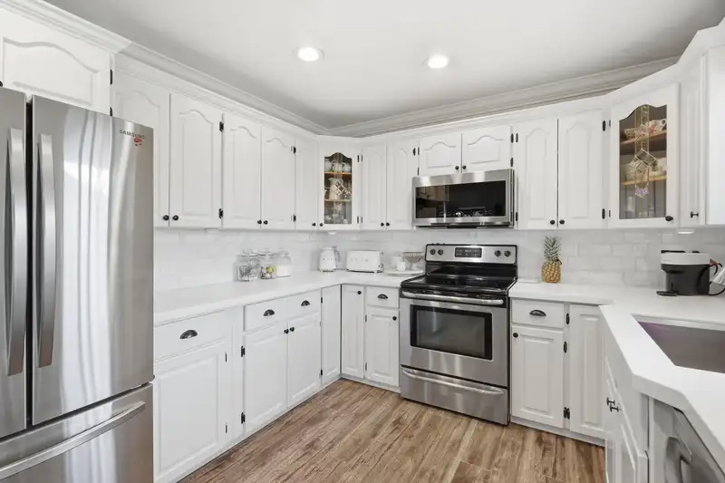 18816 121B AVENUE - photo 4 of 35