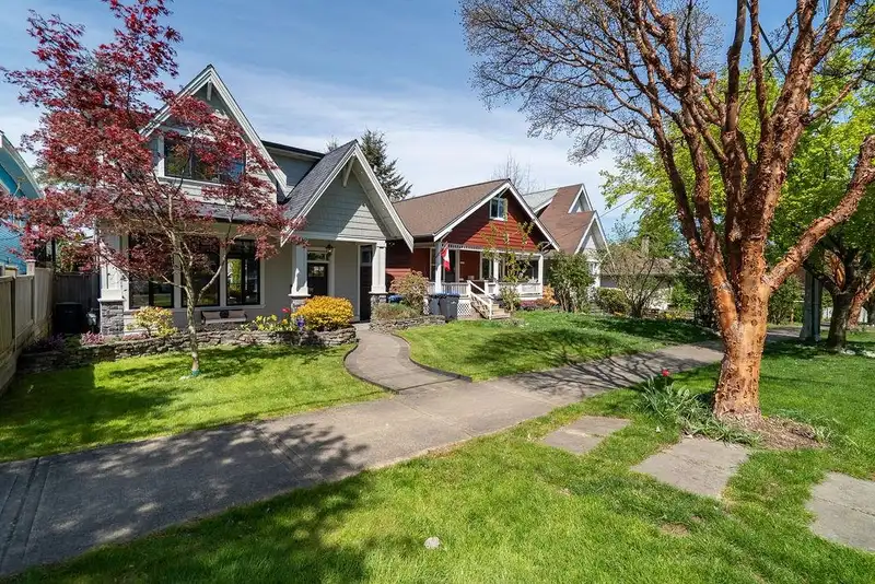 119 DURHAM STREET - photo 2 of 40