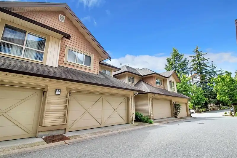53 20350 68 AVENUE - photo 1 of 39