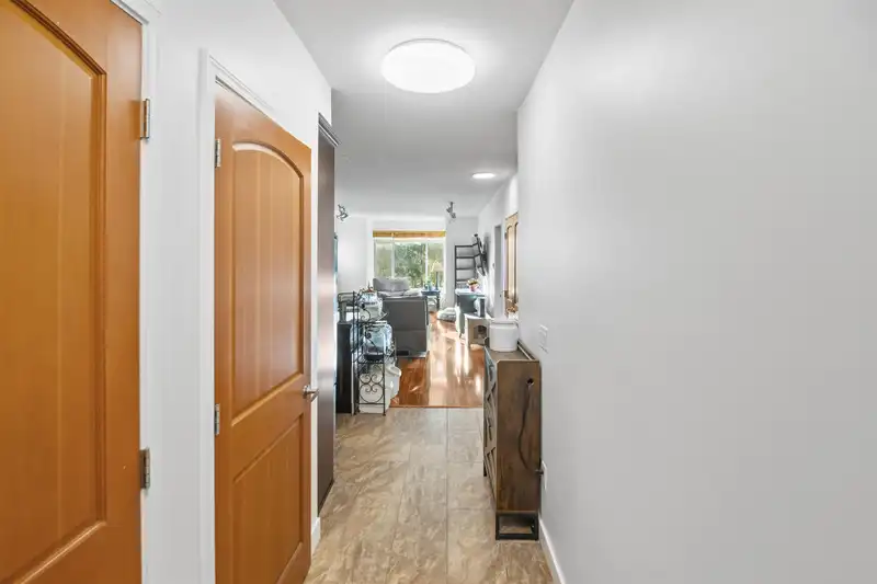 301 11887 BURNETT STREET - photo 2 of 31