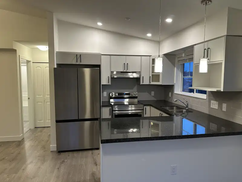 411 19730 56 AVENUE - photo 2 of 13
