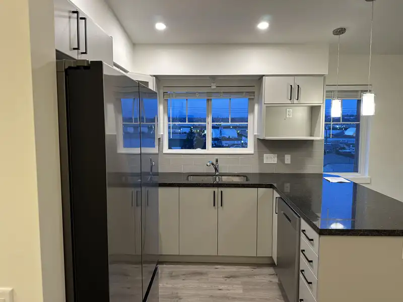411 19730 56 AVENUE - photo 3 of 13