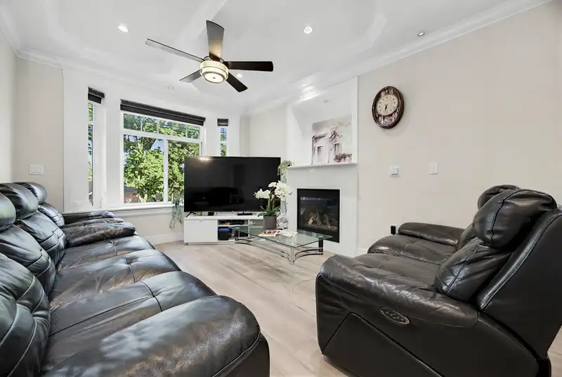 765 SKEENA STREET - photo 4 of 31