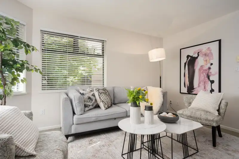 E106 628 W 12TH AVENUE - photo 3 of 33