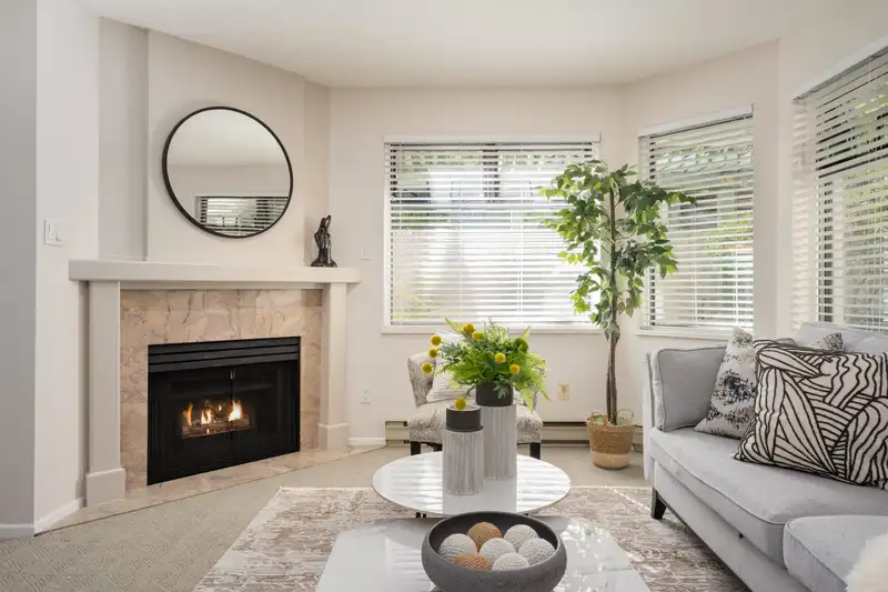 E106 628 W 12TH AVENUE - photo 4 of 33