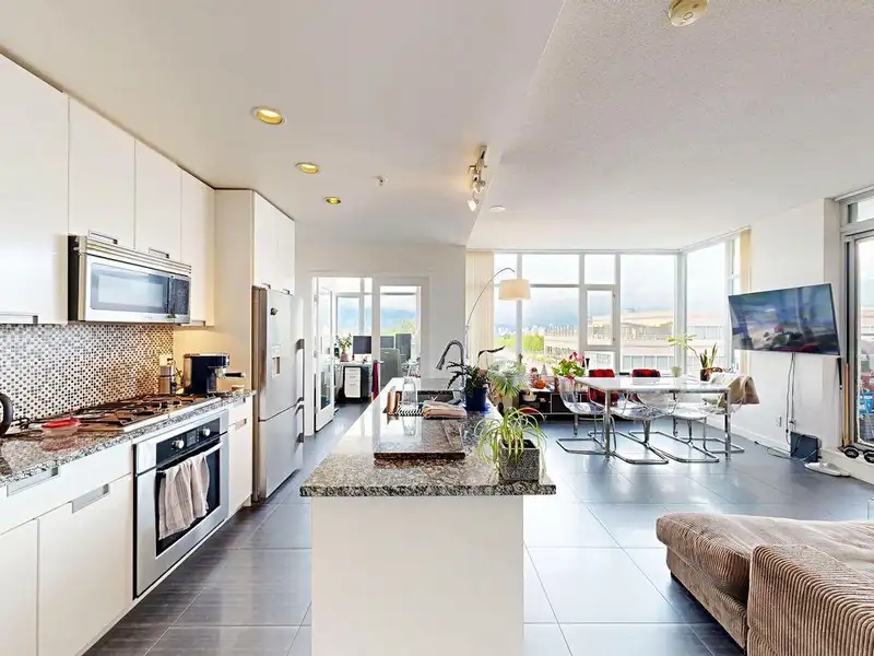 865 2080 W BROADWAY - photo 1 of 39