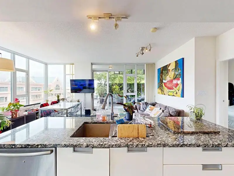 865 2080 W BROADWAY - photo 3 of 39