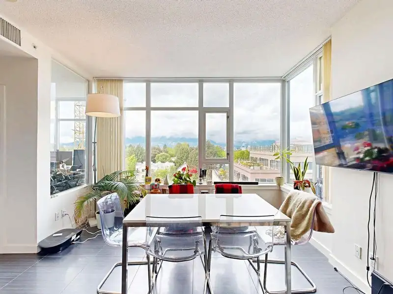 865 2080 W BROADWAY - photo 4 of 39