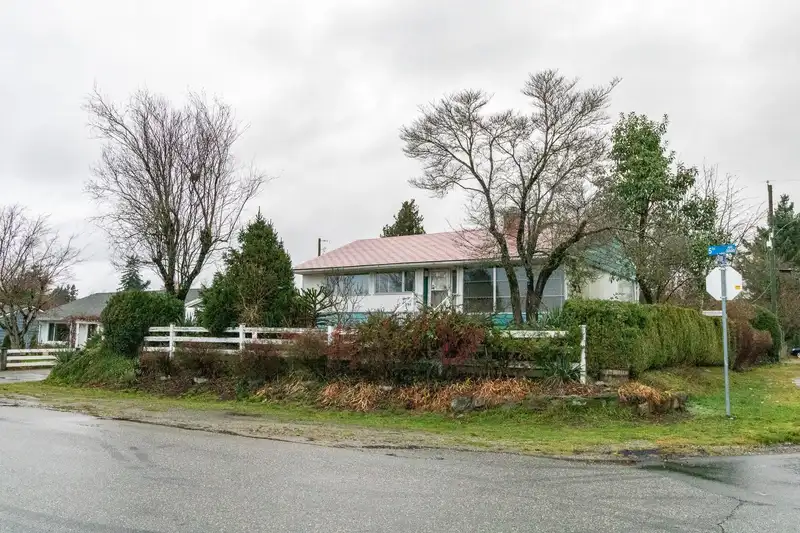 33569 5TH AVENUE - photo 2 of 40