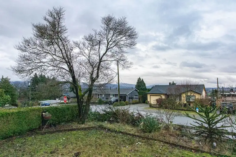 33569 5TH AVENUE - photo 4 of 40