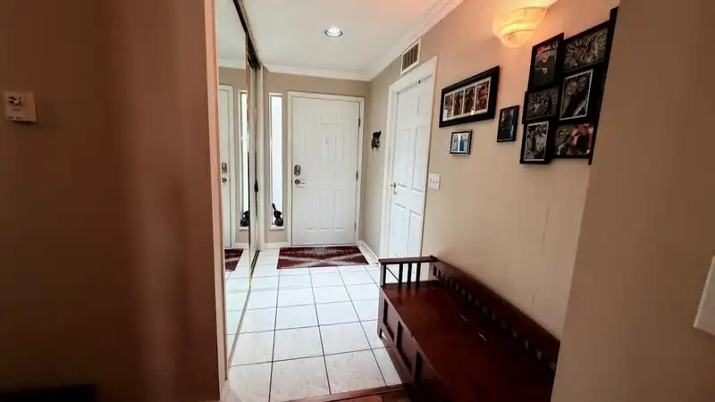 153 6875 121 STREET - photo 4 of 38