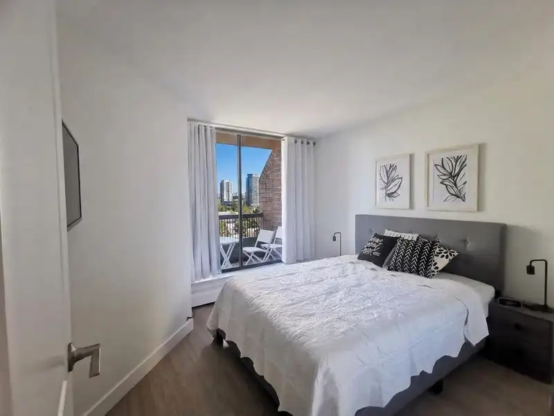 806 1330 BURRARD STREET - photo 2 of 7