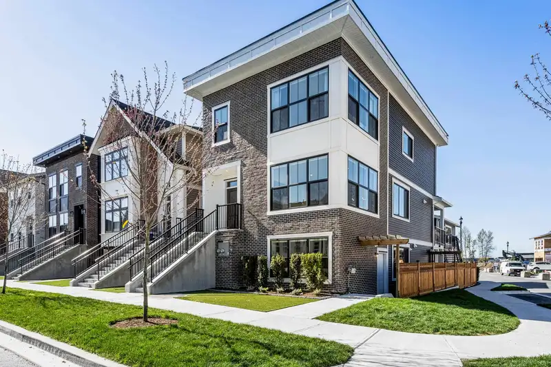 7103 COPPERWOOD STREET - photo 1 of 40