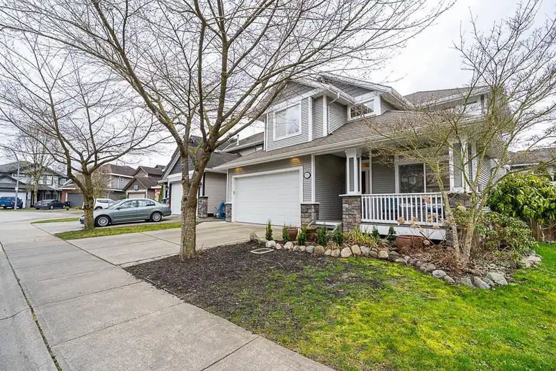 20222 71A AVENUE - photo 2 of 40