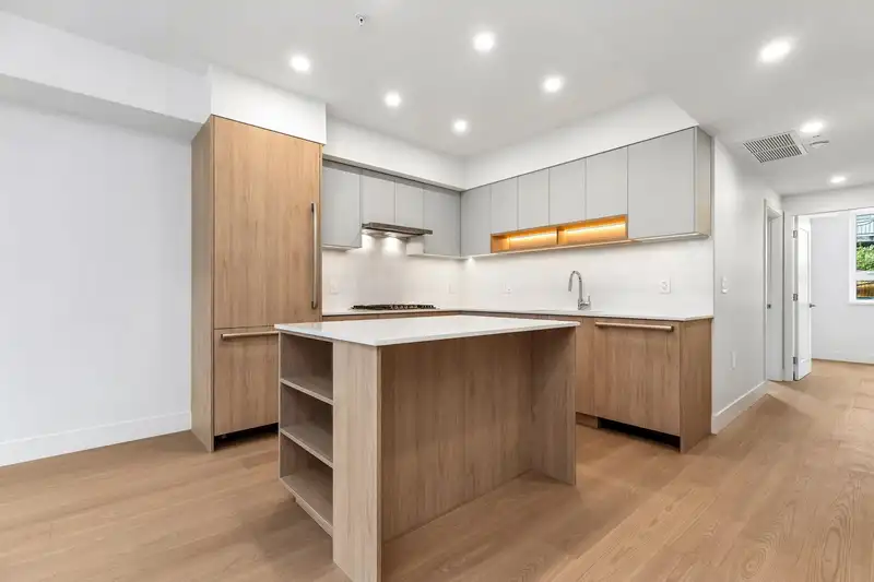 122 578 W 24 AVENUE - photo 4 of 24