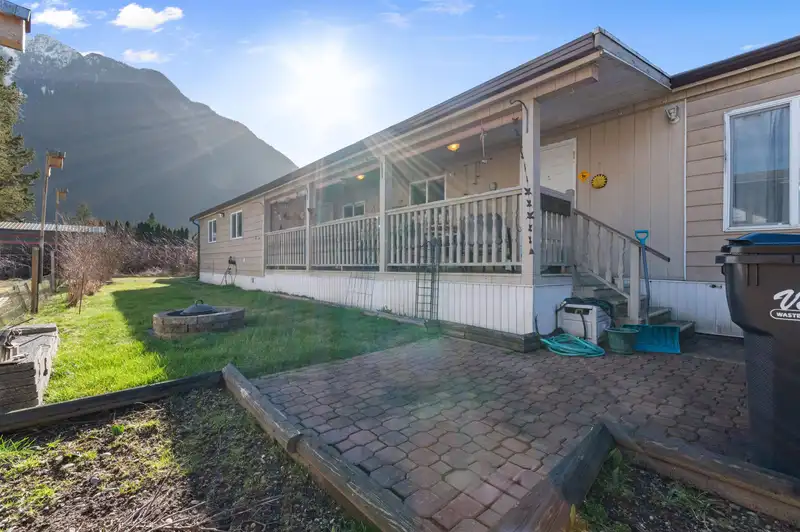107 65367 KAWKAWA LAKE ROAD - photo 4 of 33