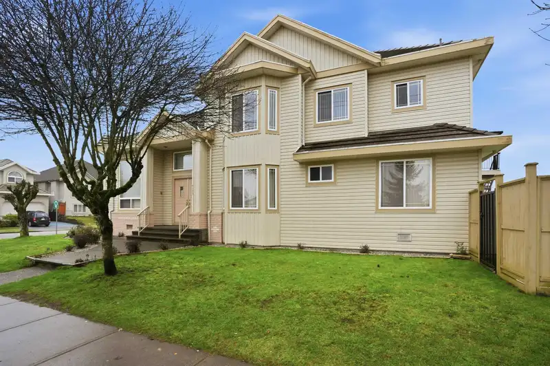 6593 125A STREET - photo 1 of 31