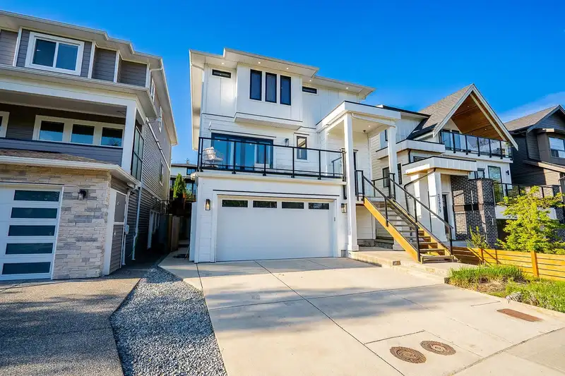 23049 SE 134 LOOP - photo 4 of 39