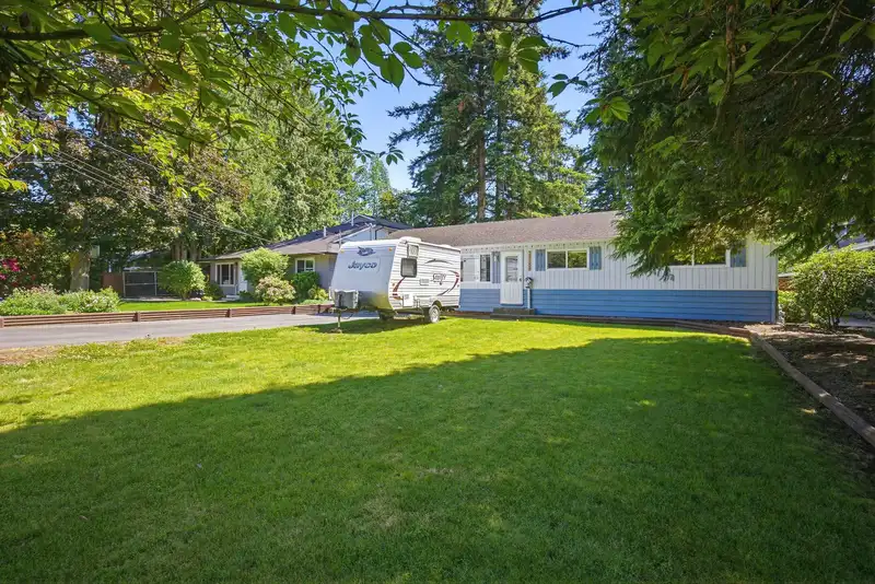 34458 KENT AVENUE - photo 4 of 37