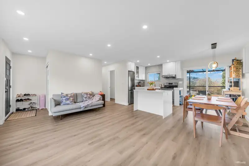 7247 BARNET ROAD - photo 4 of 29