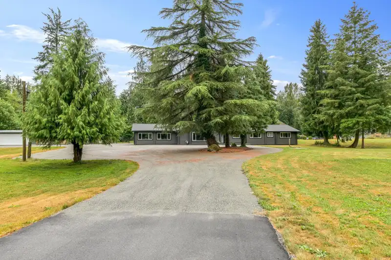 22948 132 AVENUE - photo 2 of 40
