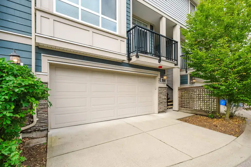 2 21017 76 AVENUE - photo 3 of 40