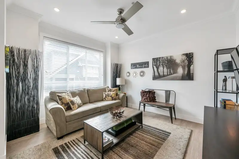 2 21017 76 AVENUE - photo 4 of 40