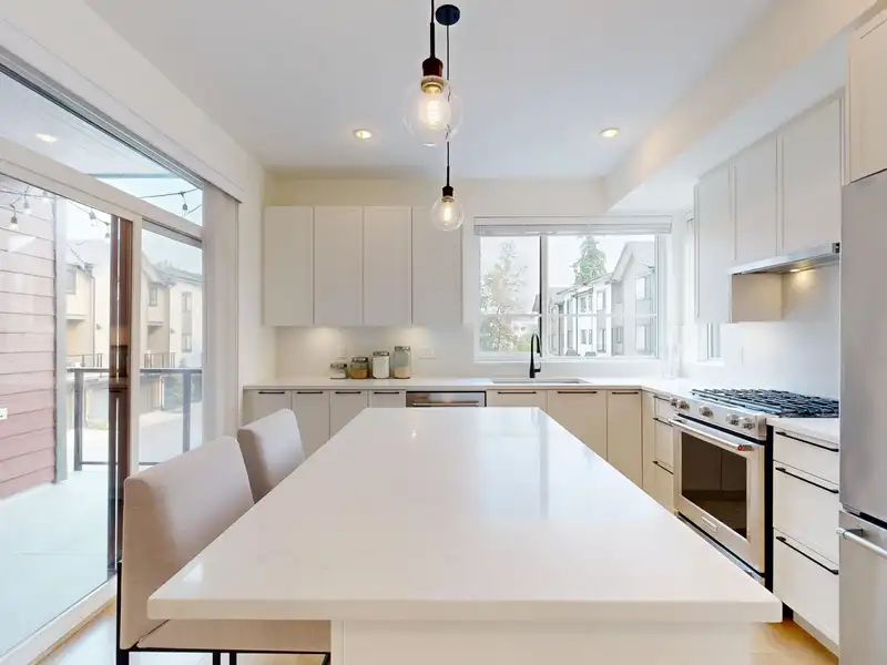 56 19897 75A AVENUE - photo 3 of 36