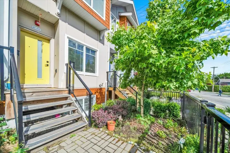 2 909 FIRST STREET - photo 1 of 27