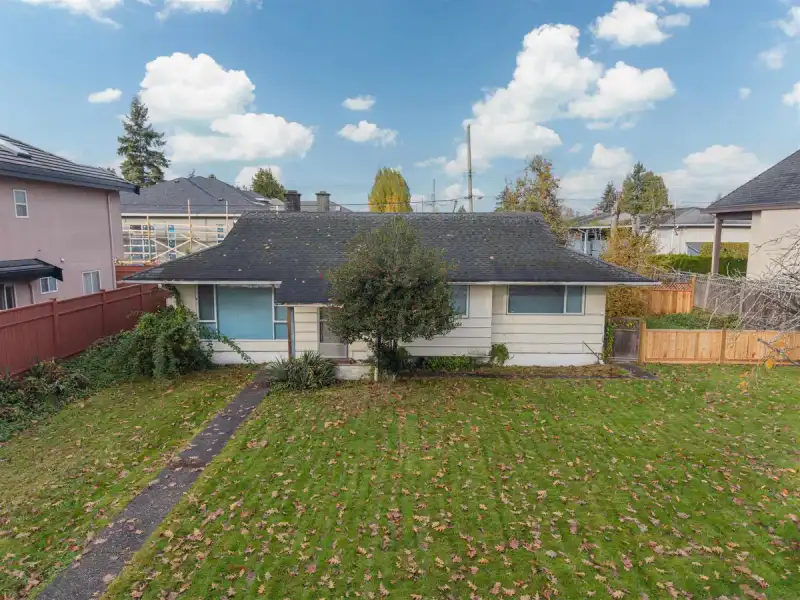 10891 MADDOCKS ROAD - photo 1 of 25