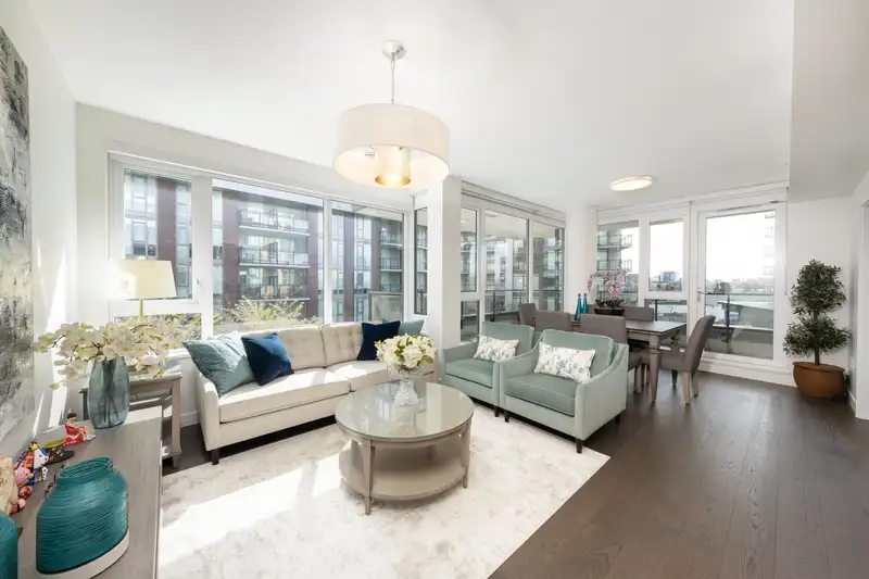 709 8160 MCMYN WAY - photo 4 of 40