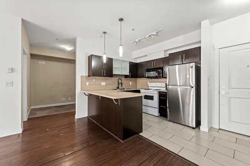 111 33545 RAINBOW AVENUE - photo 2 of 28