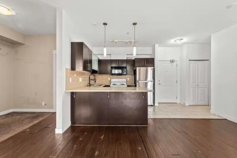 111 33545 RAINBOW AVENUE - photo 3 of 28