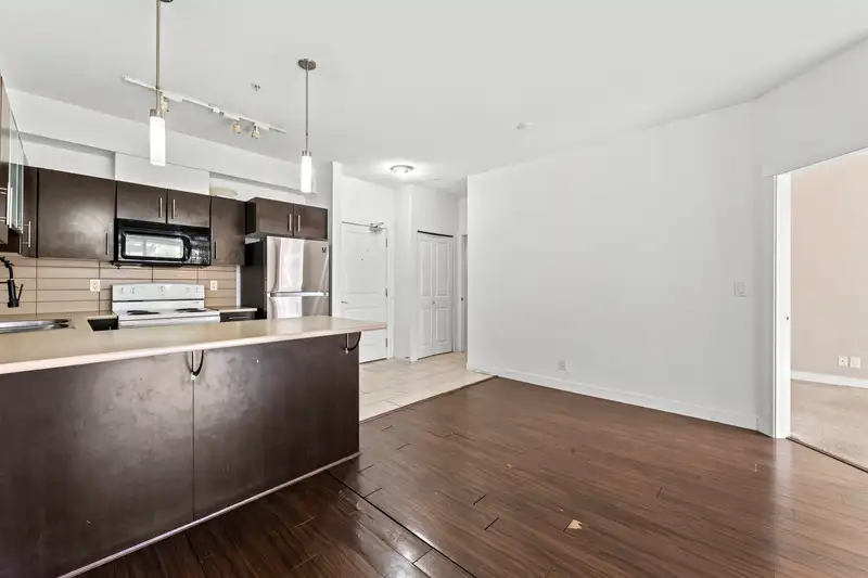 111 33545 RAINBOW AVENUE - photo 4 of 28
