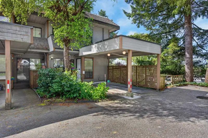 2750 KINGSFORD AVENUE - photo 3 of 40