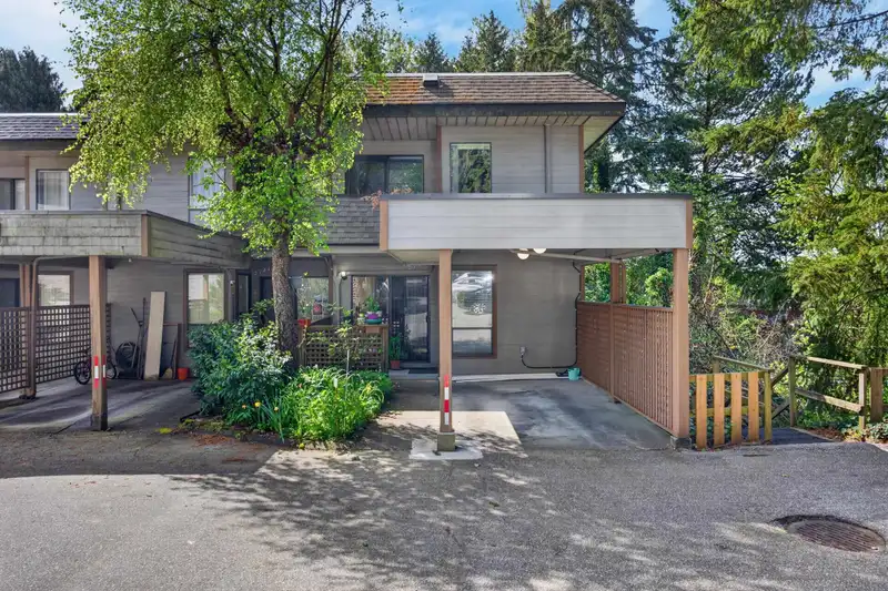 2750 KINGSFORD AVENUE - photo 4 of 40