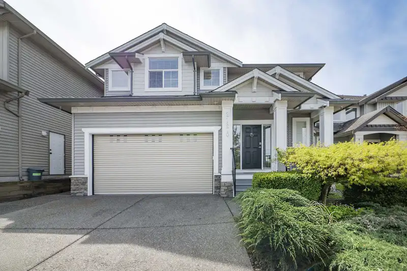 21670 89 AVENUE - photo 1 of 39